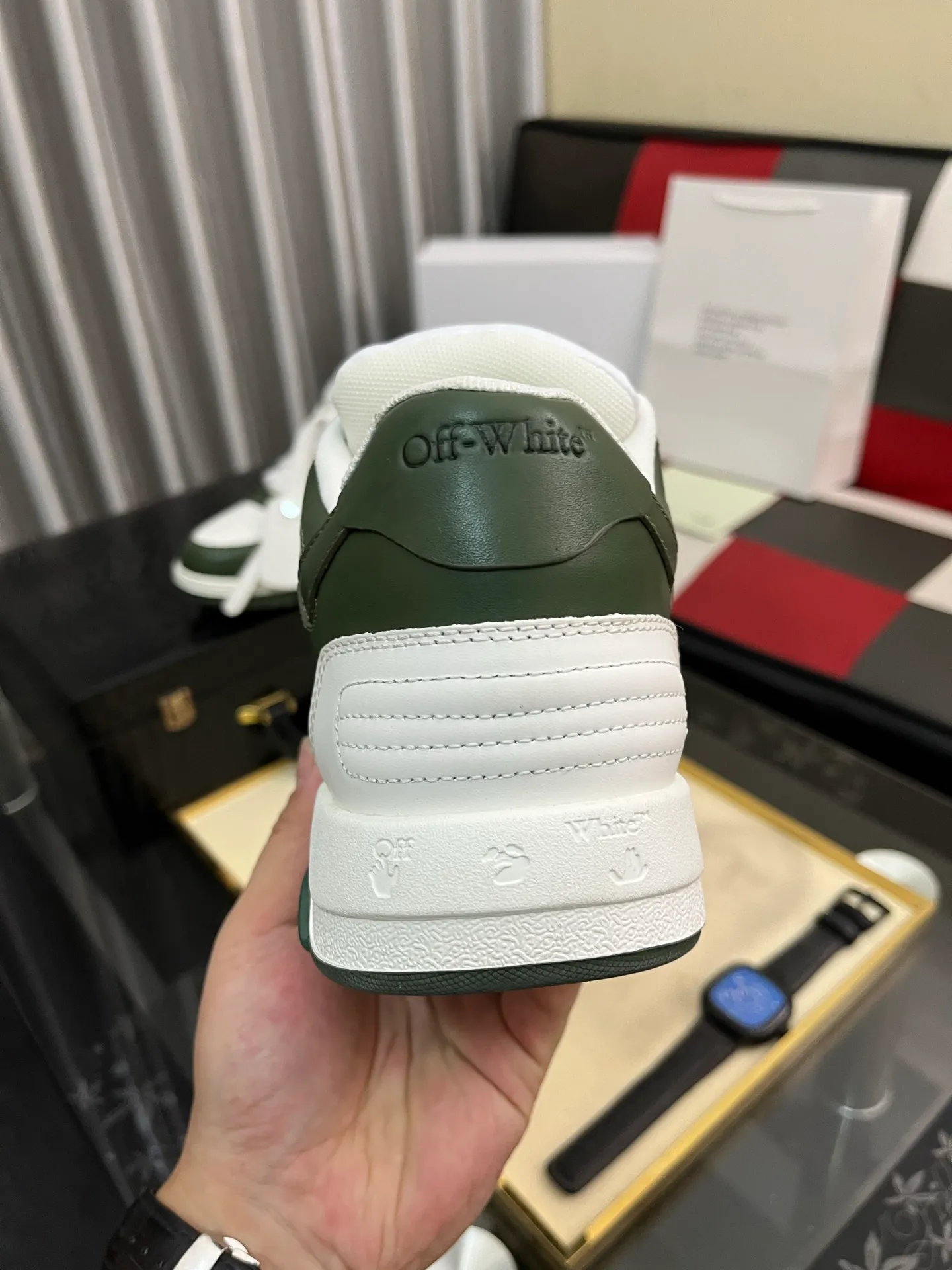 Men's shoes 💰600⌚️⌚️ OFF-White C/O VirGil Abloh fashionable and versatile casual shoes. Exclusive first release of the new model. Made of environmentally friendly cowhide leather and mesh fabric upper material. The insole is embedded with foam cushioning EVA material. The correct midsole is equipped with EVA lightweight cushioning. External tooth nail rubber outsole. The correct accessories can be customized simultaneously. Women's model: 35-40 Men's model: 39-45